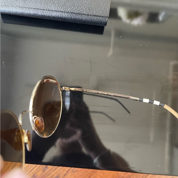 Burberry Pippa Sunglasses - Picture 4 of 6